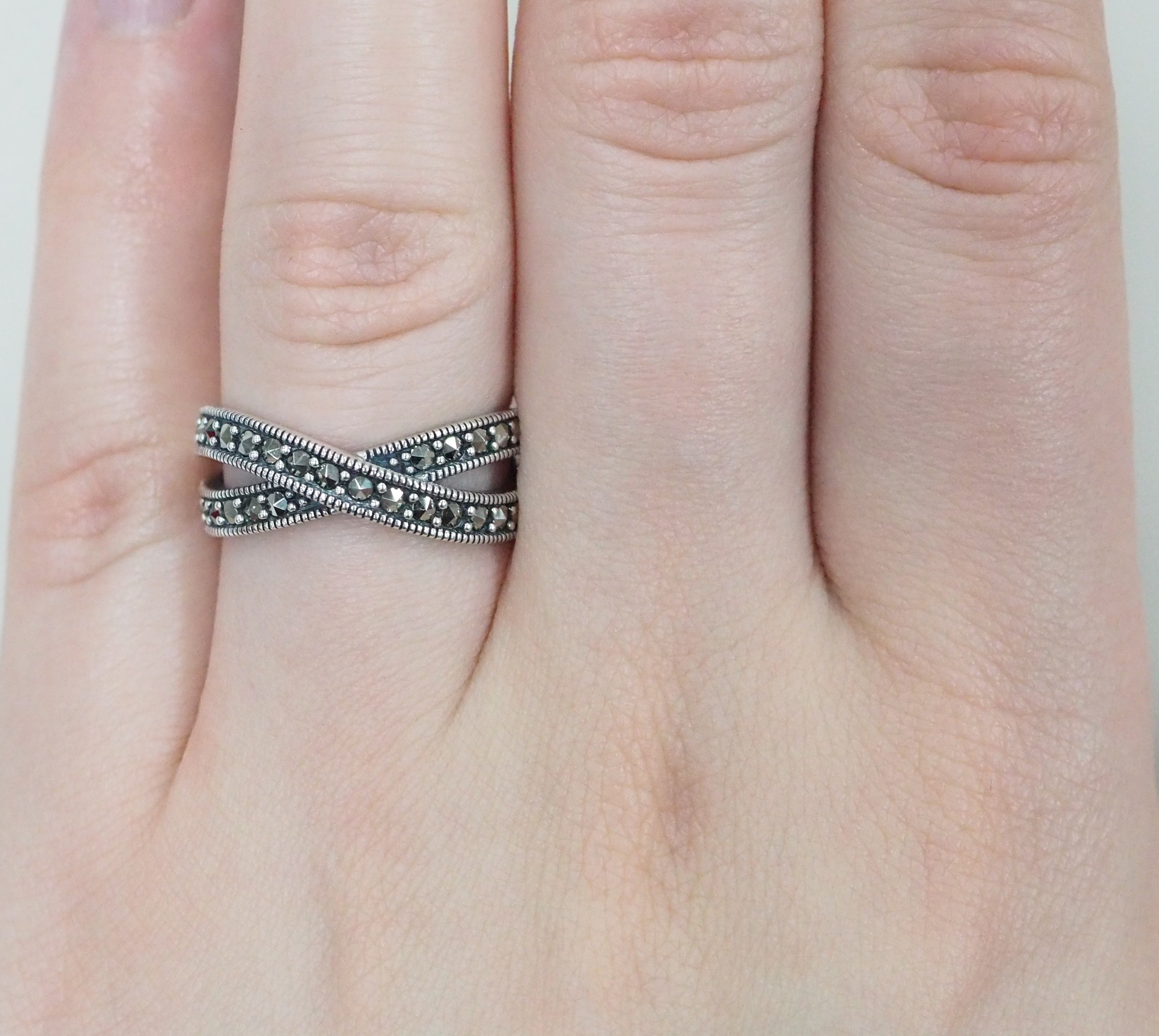 Серебряное кольцо с марказитами